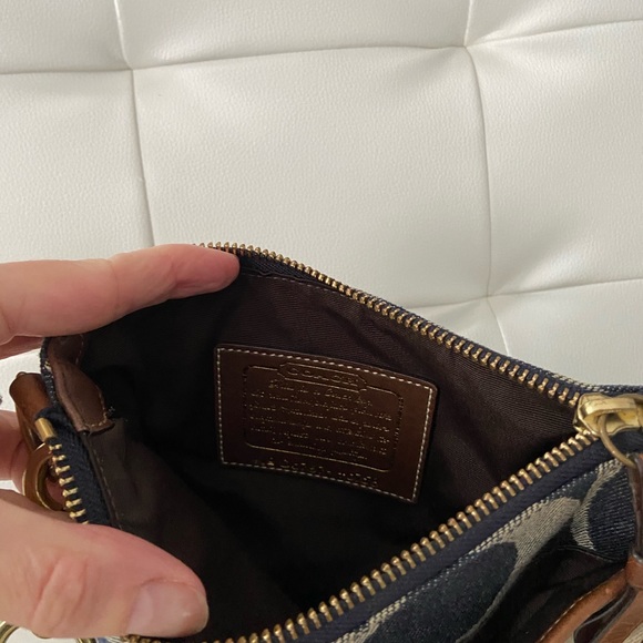 AUTHENTIC COACH SIGNATURE CROSSBODY POUCH - Picture 3 of 3